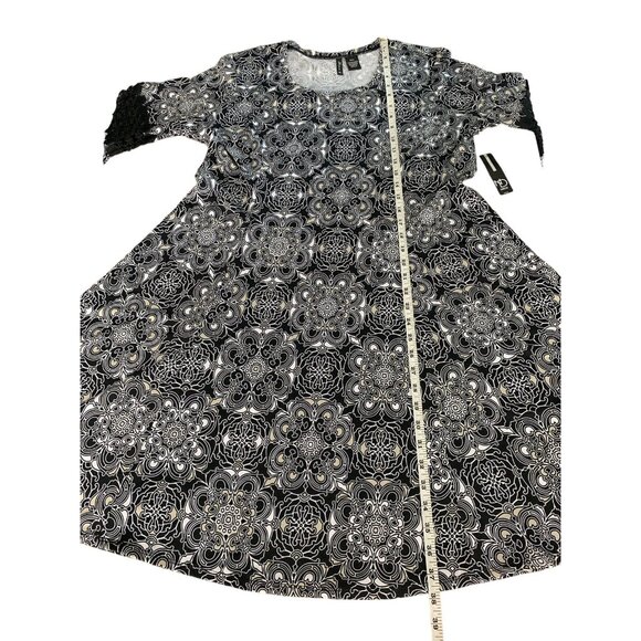 New Directions Womens Petite Black & White Patterned Dress With Crochet Accents - Picture 9 of 12